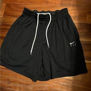 Nike Me Black Athletic Shorts medium ‎ (15)